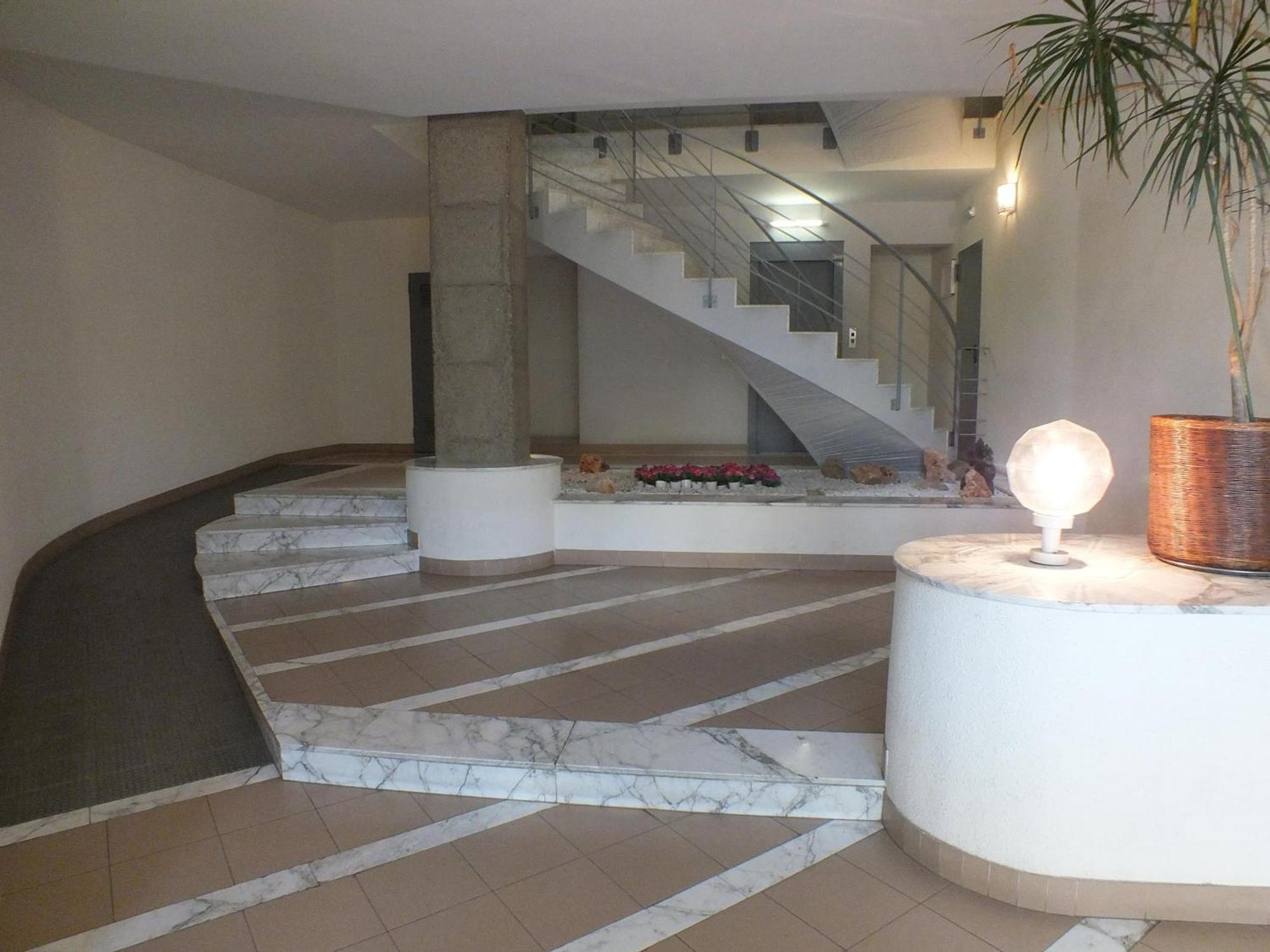 Bonito De 2 En Con Estacionamiento, Aire Acondicionado, Cerca Del Centro Y De La Playa - Es-204-46 Appartement *