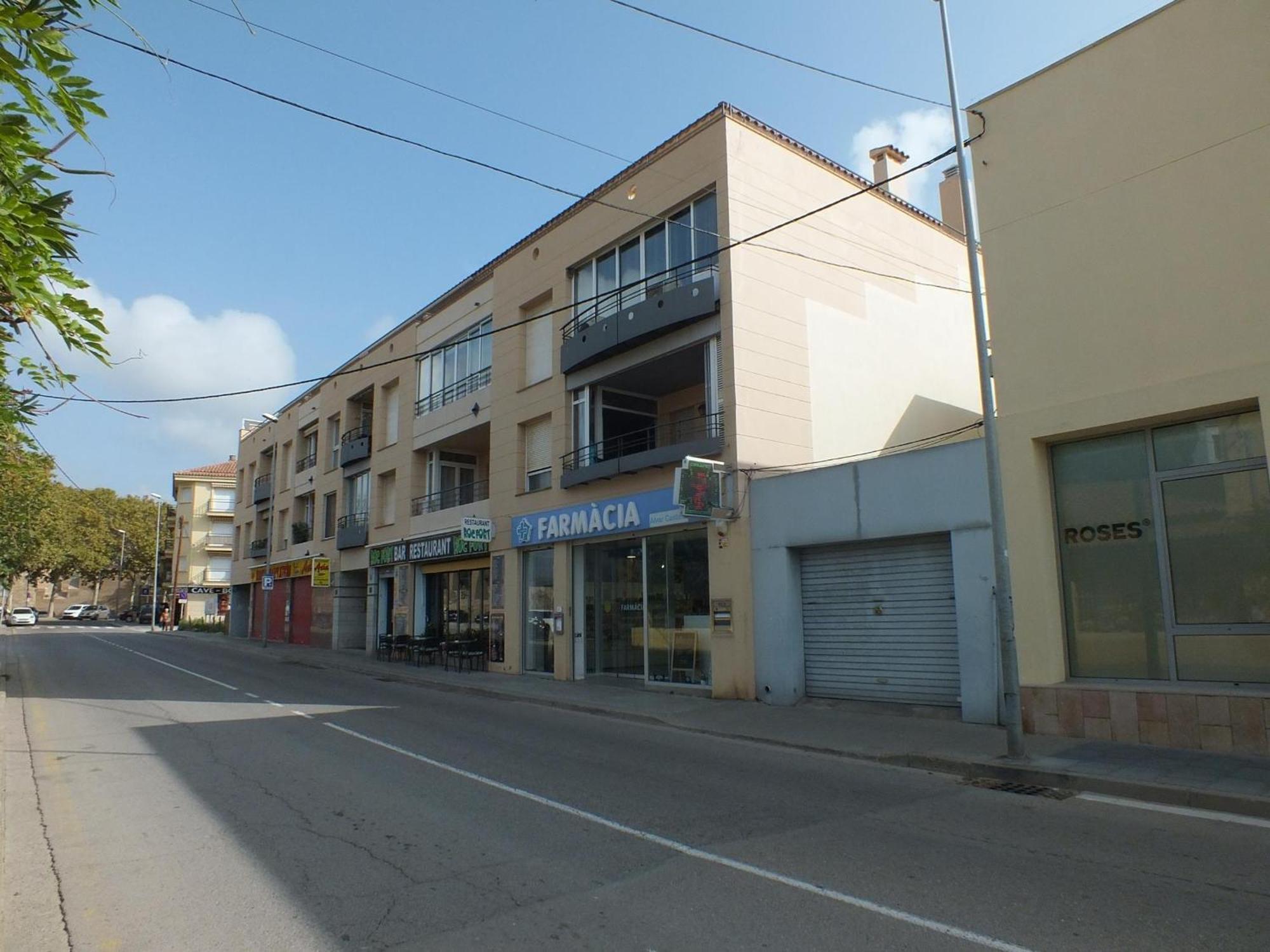 Bonito De 2 En Con Estacionamiento, Aire Acondicionado, Cerca Del Centro Y De La Playa - Es-204-46